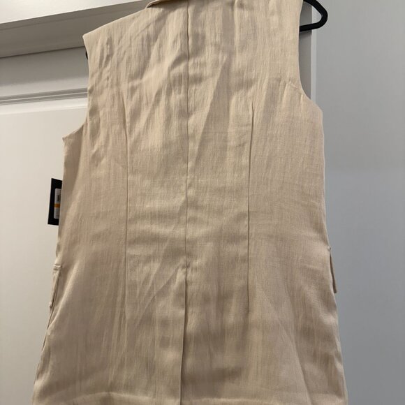 DKNY Cream Vest - Picture 4 of 6